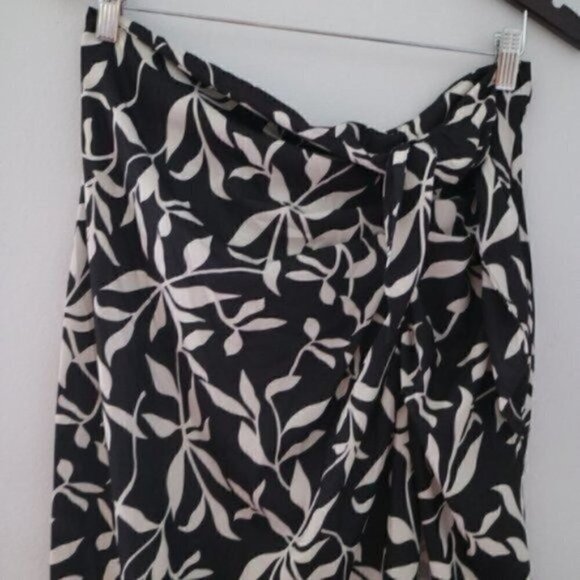 NWT Black Tropical Print Bathing Suit Coverup Size Medium Beach Sarong - Picture 4 of 8